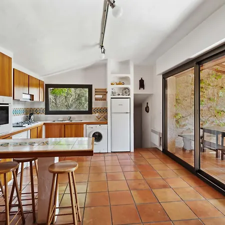 Entire 5 Bedrooms With Pool בית נופש *