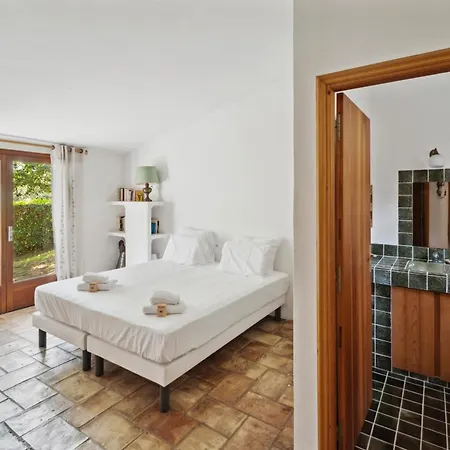 Entire 5 Bedrooms With Pool בית נופש *