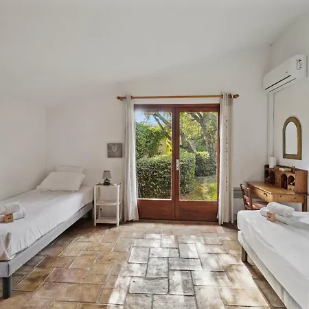 Entire 5 Bedrooms With Pool * Guerre Vieille